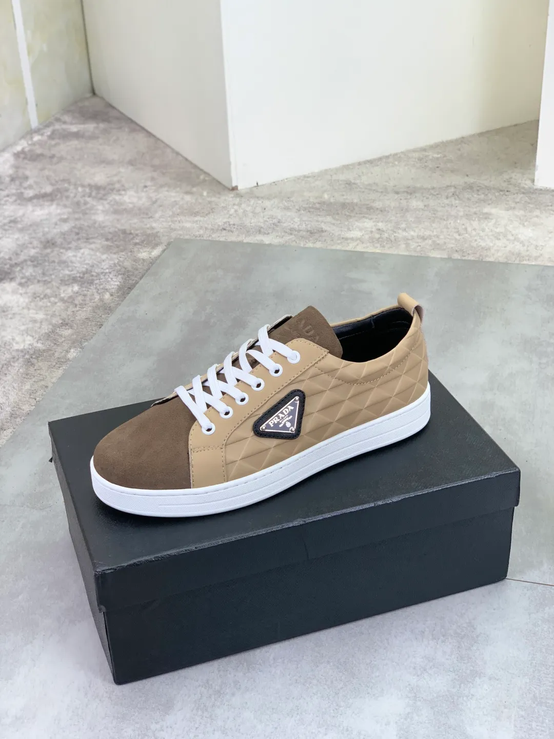 Men's Men's Shoes💰P420💰[New Style] The latest classic model of high-quality PRADA breathable and comfortable men's shoes has been launched on the official website, 1:1 replica, synchronized in Hong Kong, and on the same catwalk; all made of calfskin with breathable mesh fabric ➕Imported soft Soft and comfortable sheepskin lining, 🍡🍡original rubber outsole is non-slip and wear-resistant; comfortable to wear, attractive style, fine workmanship, and simple and neat shoe last, showing a man's courage and toughness, 👍Size: 39-44 2️⃣Color🉑️Choose